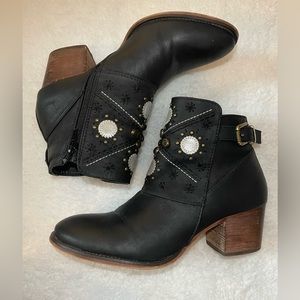 G.C. Shoes Booties